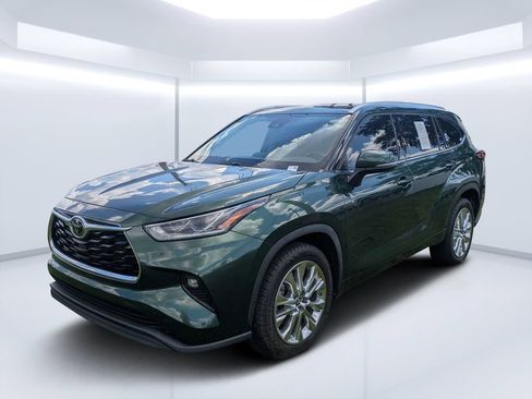 Used 2023 Toyota Highlander Limited FWD image 7