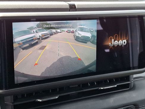 Used 2025 Jeep Wrangler Unlimited Sahara w/ Safety Group AWD/4WD image 20