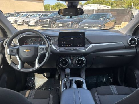 Used 2025 Chevrolet Blazer LT FWD image 29