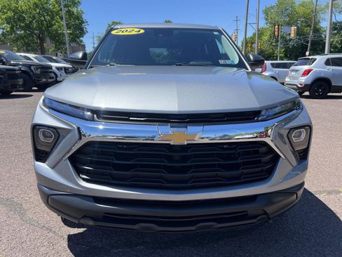 Used 2024 Chevrolet TrailBlazer LS w/ LS Convenience Package FWD image 2