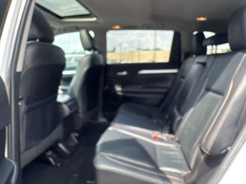Used 2019 Toyota Highlander XLE AWD/4WD image 24