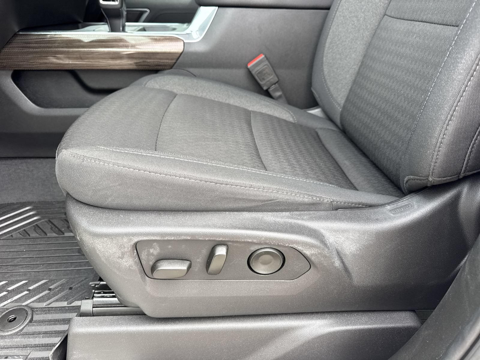 Used 2025 Chevrolet Silverado 1500 LT AWD/4WD image 16