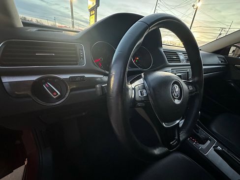 Used 2016 Volkswagen Passat 1.8T SE image 13