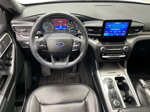Used 2020 Ford Explorer XLT w/ Equipment Group 202A image 14