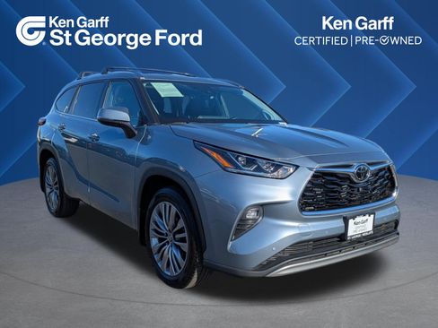 Used 2022 Toyota Highlander Platinum AWD/4WD image 1