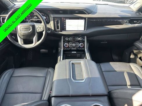 Used 2023 GMC Yukon XL Denali w/ Advanced Technology Package AWD/4WD image 18