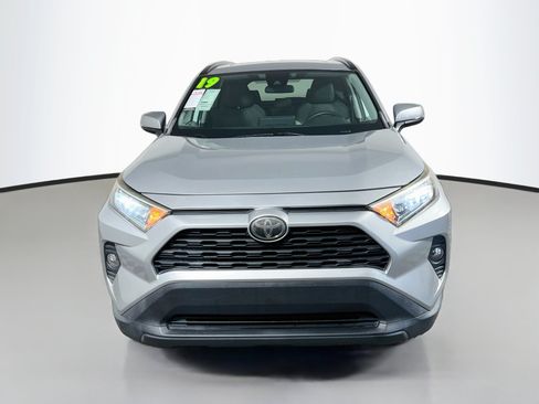 Used 2019 Toyota RAV4 XLE w/ Convenience Package FWD image 11