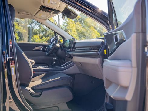 New 2026 Kia Carnival FWD image 8