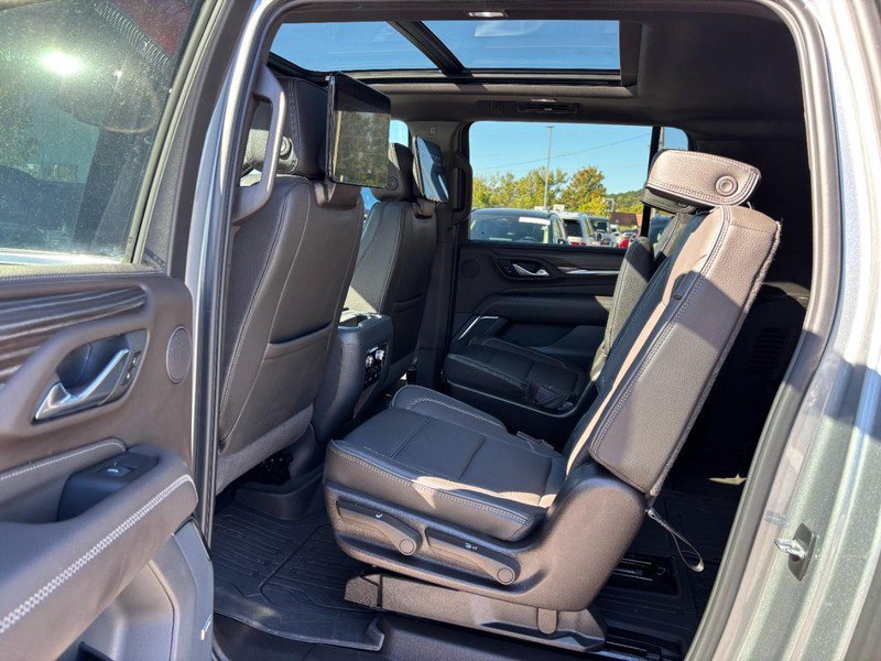 Used 2024 GMC Yukon XL Denali w/ Advanced Technology Package AWD/4WD image 12