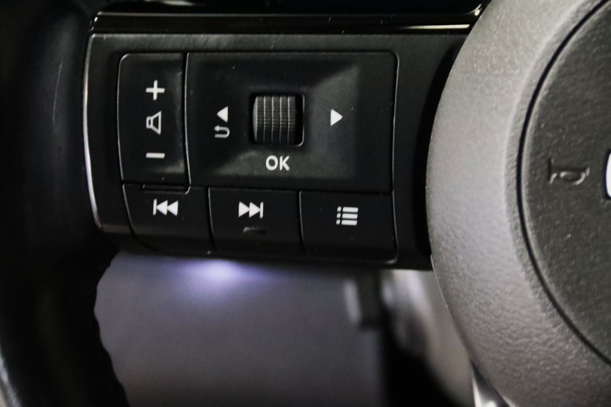 Used 2022 Nissan Pathfinder Platinum AWD/4WD image 16
