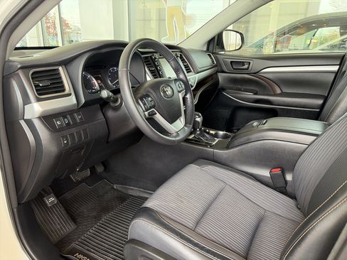 Used 2017 Toyota Highlander Plus image 9