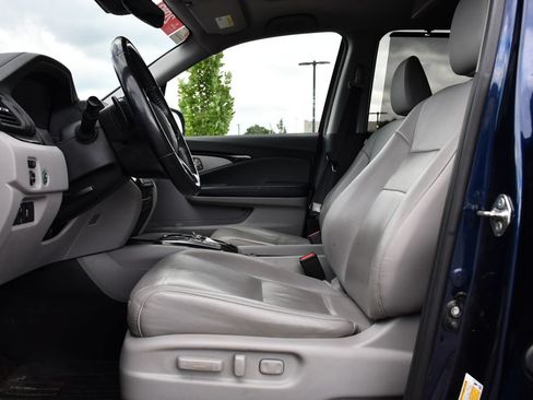 Used 2019 Honda Pilot Touring image 11