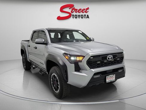 Used 2024 Toyota Tacoma TRD Off-Road image 5