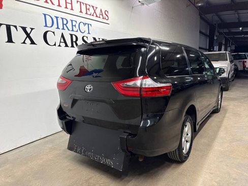 Used 2020 Toyota Sienna L image 7