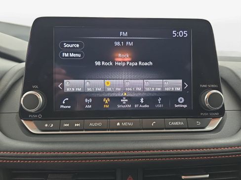 Used 2025 Nissan Rogue SV AWD/4WD image 19
