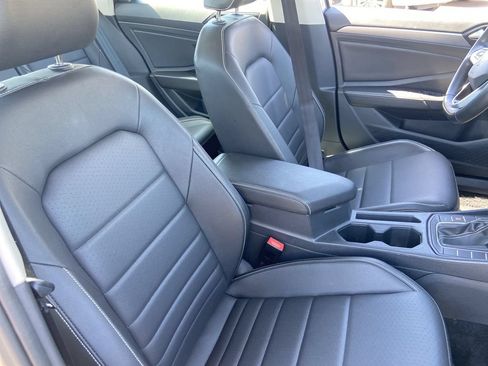 Used 2024 Volkswagen Jetta SE FWD image 22