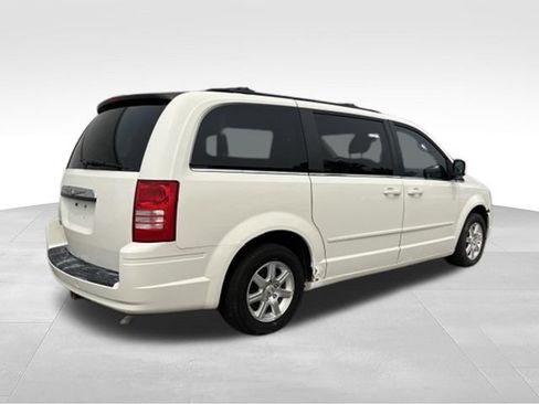 Used 2008 Chrysler Town & Country Touring FWD image 16