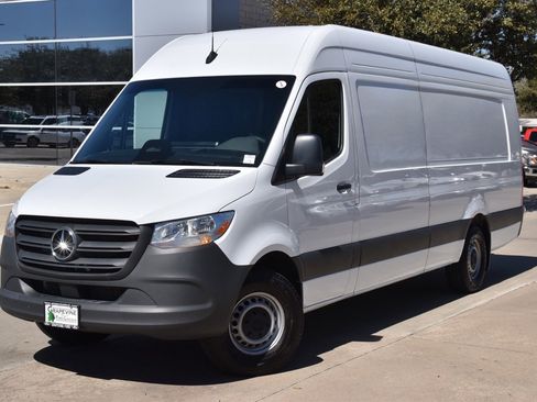 Used 2025 Mercedes-Benz Sprinter 2500 image 39