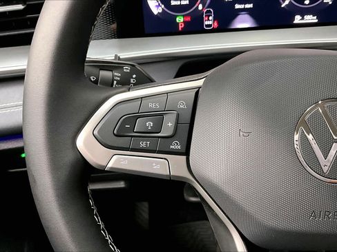 New 2026 Volkswagen Tiguan SE image 17