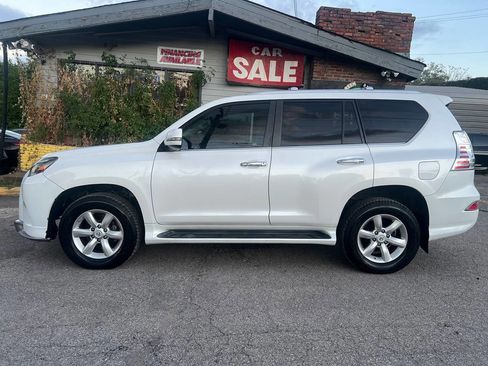 Used 2010 Lexus GX 460 image 2