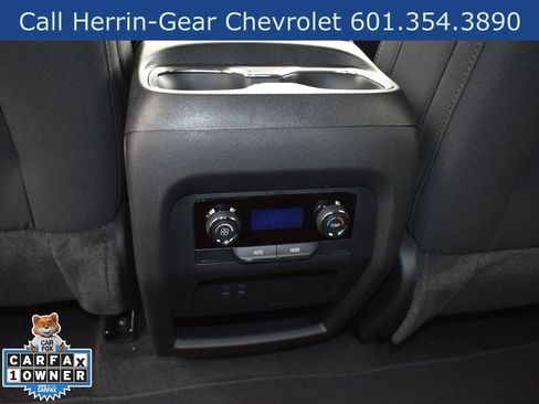 Used 2025 Chevrolet Traverse LT FWD image 17