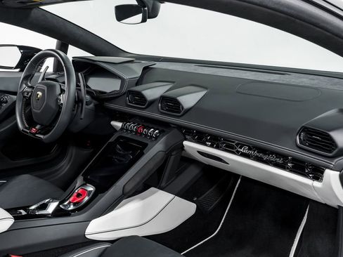 Used 2020 Lamborghini Huracan EVO RWD image 32