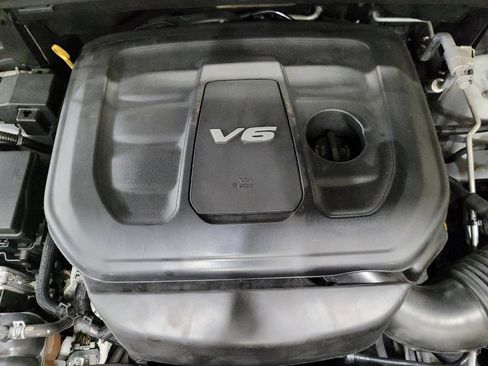 Used 2019 Jeep Grand Cherokee Altitude AWD/4WD image 30