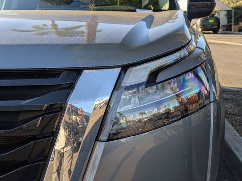 Certified 2025 Nissan Pathfinder S image 4