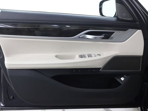 Used 2020 BMW 750i xDrive w/ Executive Package AWD/4WD image 25