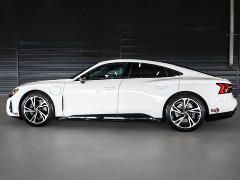 Used 2024 Audi e-tron GT Premium Plus image 14