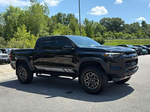 Used 2024 Chevrolet Colorado ZR2 w/ ZR2 Convenience Package III AWD/4WD image 2
