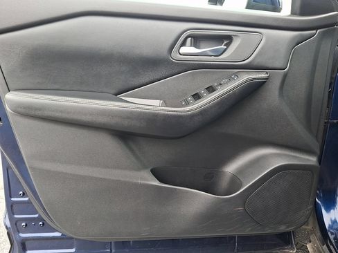 Used 2025 Nissan Rogue SV AWD/4WD image 12