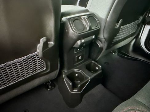 Used 2026 Jeep Wrangler Unlimited Rubicon AWD/4WD image 35