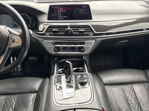 Used 2018 BMW 750i image 3