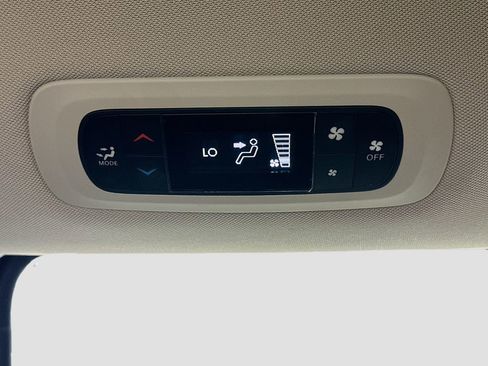 Used 2019 Chrysler Pacifica L FWD image 25