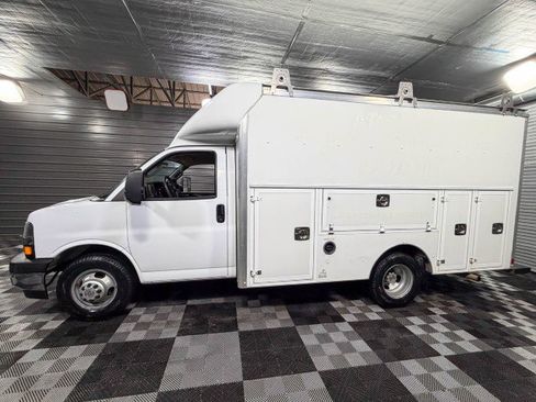 Used 2017 Chevrolet Express 3500 image 8