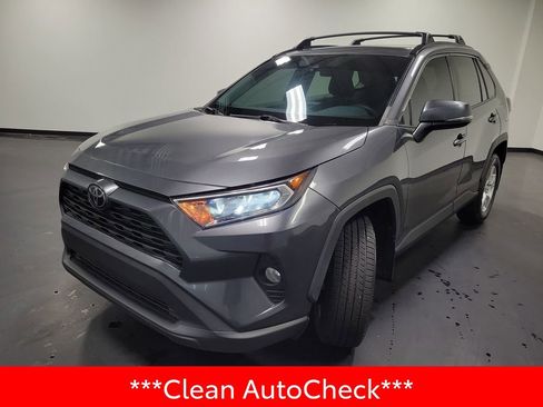 Used 2021 Toyota RAV4 XLE w/ Convenience Package FWD image 4