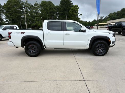 Used 2026 Nissan Frontier PRO-4X AWD/4WD image 5