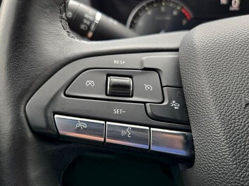 Used 2022 Cadillac XT4 Premium Luxury w/ Enhanced Visibility Package FWD image 23