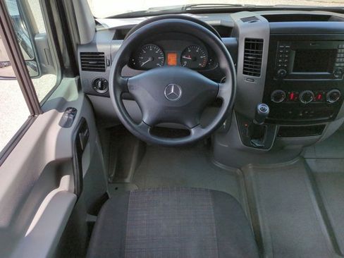 Used 2016 Mercedes-Benz Sprinter 2500 image 15