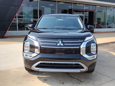 New 2025 Mitsubishi Outlander SE image 12