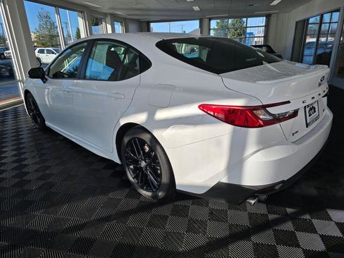 Used 2025 Toyota Camry SE image 5