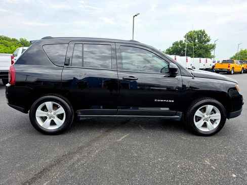 Used 2017 Jeep Compass Latitude AWD/4WD image 10