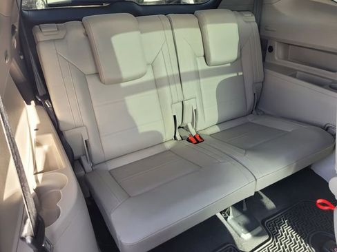 Used 2021 Volkswagen Atlas SEL R-Line image 18