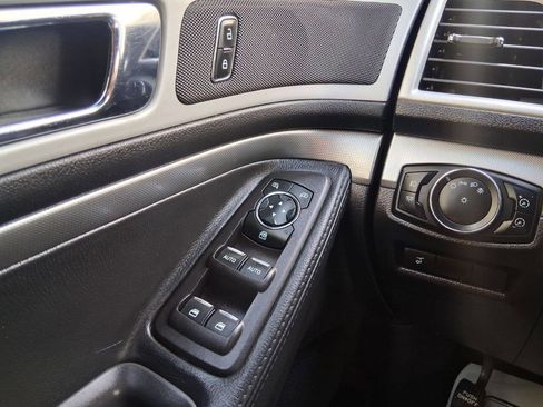 Used 2013 Ford Explorer XLT FWD image 17
