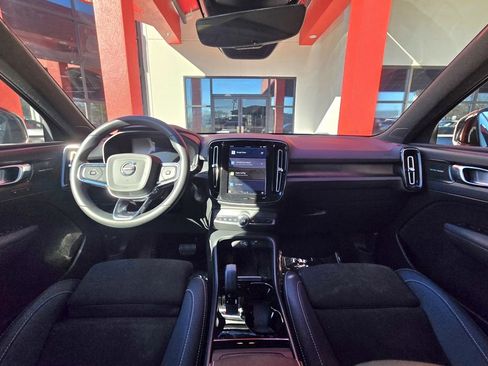 Used 2023 Volvo XC40 Recharge Ultimate image 23
