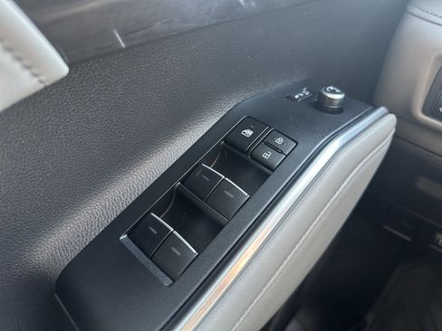 Used 2025 Toyota Highlander Platinum image 36