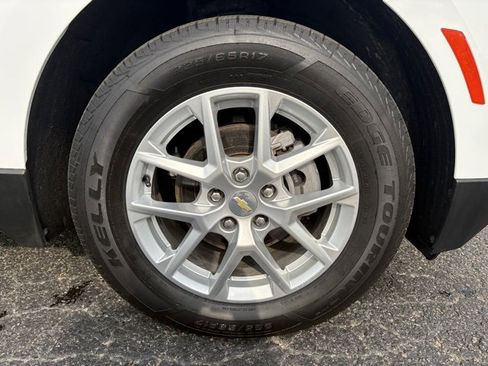 Used 2022 Chevrolet Equinox LT w/ Driver Convenience Package image 10
