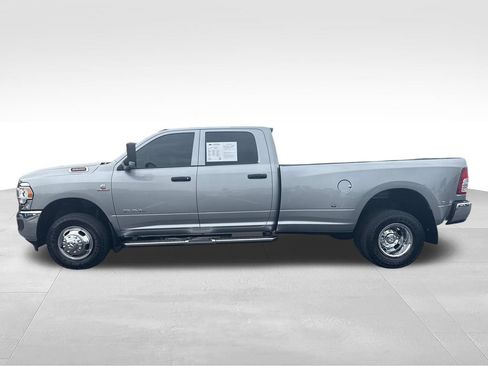 Used 2022 RAM 3500 Tradesman w/ Chrome Appearance Group AWD/4WD image 4