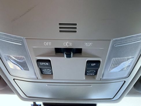 Used 2016 Toyota RAV4 Limited AWD/4WD image 16